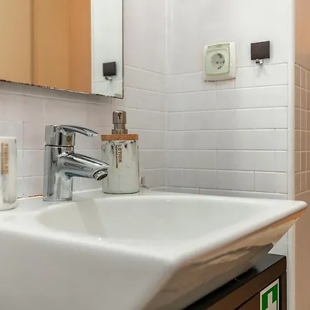 Relaxed, Homely Flat In Penha De Franca 아파트