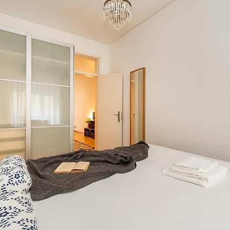 Апартаменты Relaxed, Homely Flat In Penha De Franca Лиссабон